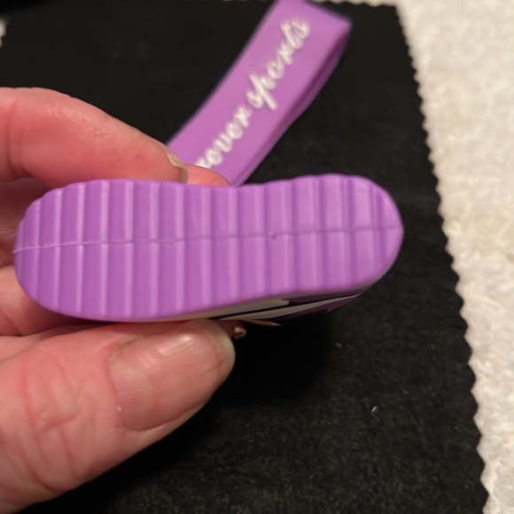 Tennis shoe keychain - Picture 3 of 4